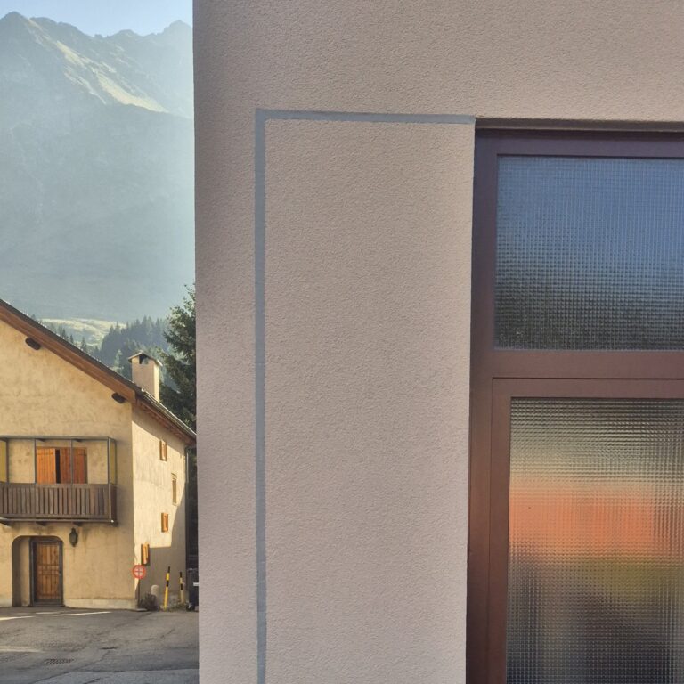 Sigillatura giunti con silicone 1